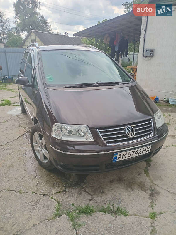 Минивэн Volkswagen Sharan 2007 в 