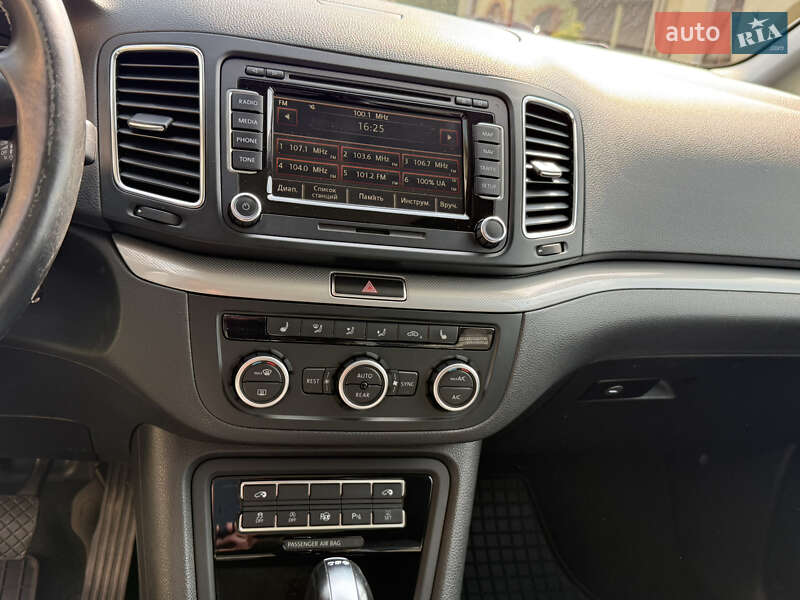 Минивэн Volkswagen Sharan 2013 в Хмельницком