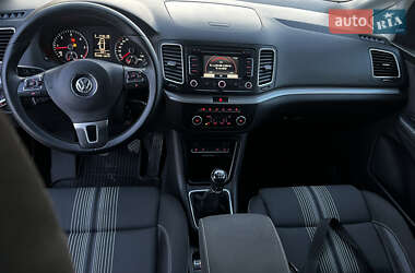 Минивэн Volkswagen Sharan 2012 в 