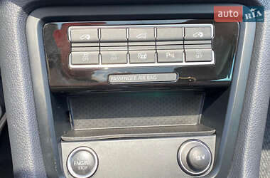 Минивэн Volkswagen Sharan 2012 в 
