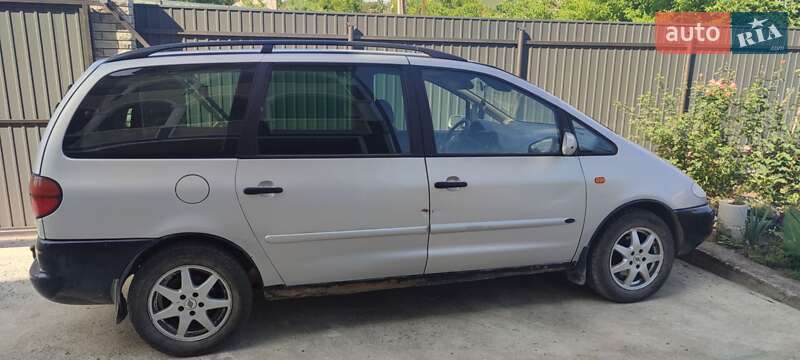 Минивэн Volkswagen Sharan 2000 в Каменец-Подольском