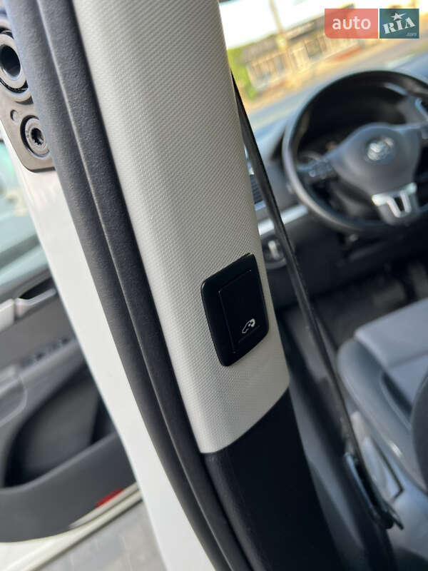 Минивэн Volkswagen Sharan 2012 в Черновцах