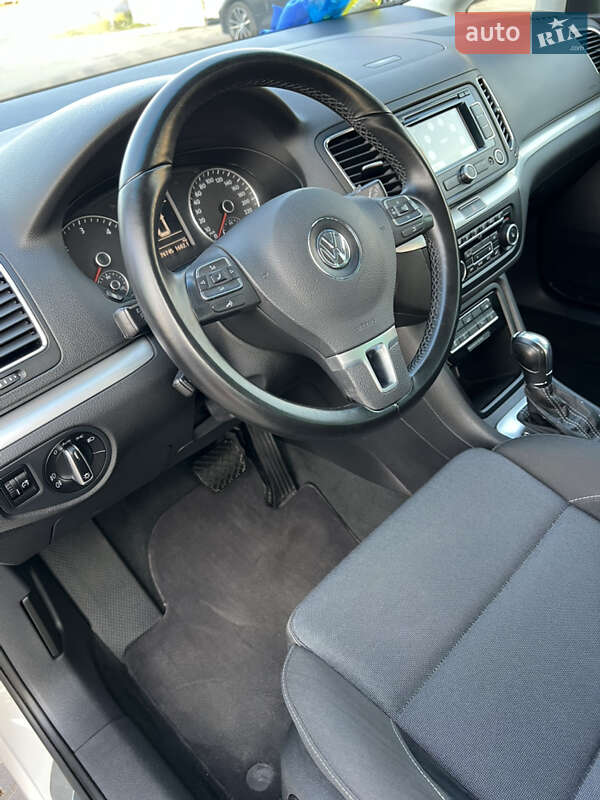 Минивэн Volkswagen Sharan 2012 в Черновцах