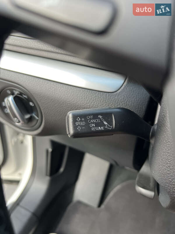 Минивэн Volkswagen Sharan 2012 в Черновцах