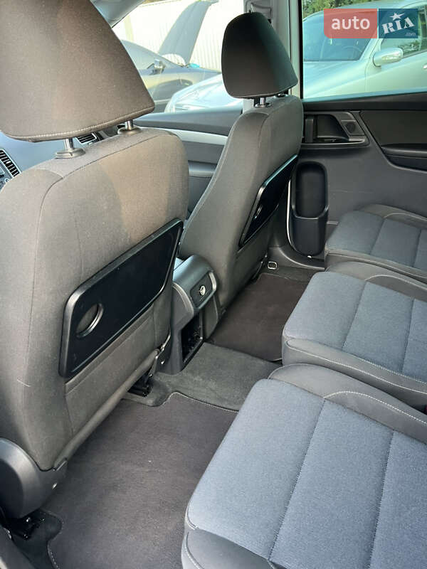 Минивэн Volkswagen Sharan 2012 в Черновцах