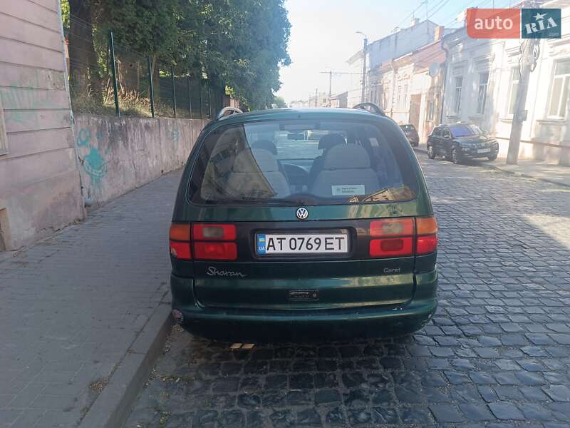 Минивэн Volkswagen Sharan 1996 в Черновцах