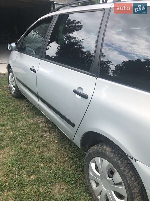 Минивэн Volkswagen Sharan 2001 в Краковце