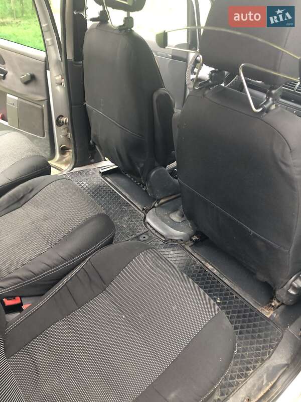 Минивэн Volkswagen Sharan 2001 в Краковце