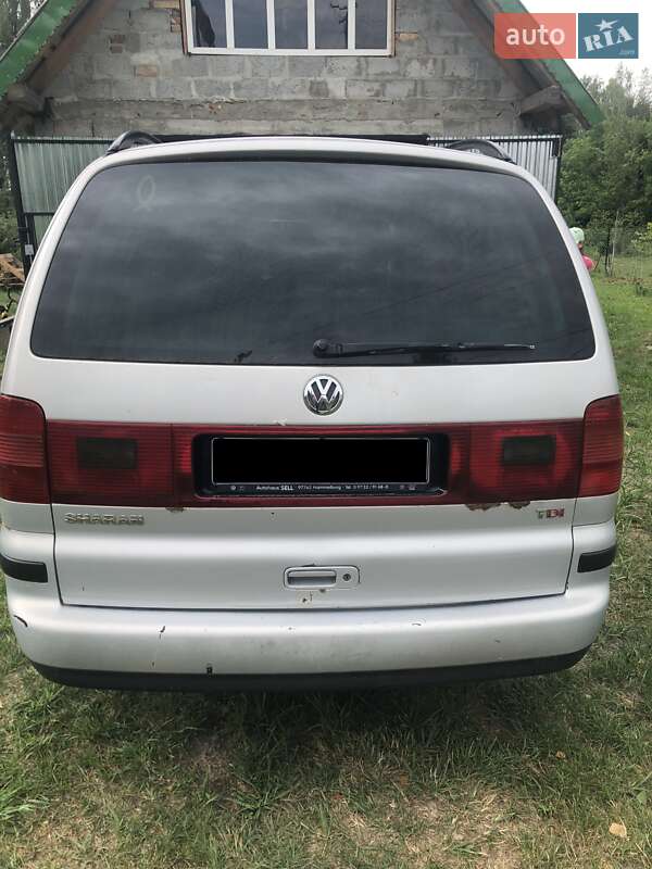 Минивэн Volkswagen Sharan 2001 в Краковце
