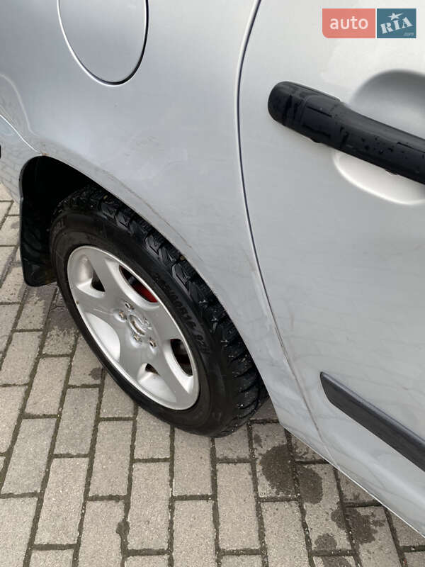 Мінівен Volkswagen Sharan 2001 в Чернівцях