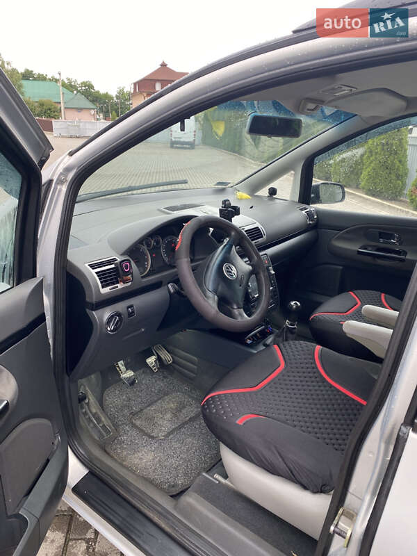 Мінівен Volkswagen Sharan 2001 в Чернівцях