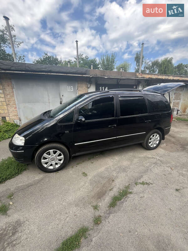 Минивэн Volkswagen Sharan 2006 в Киеве