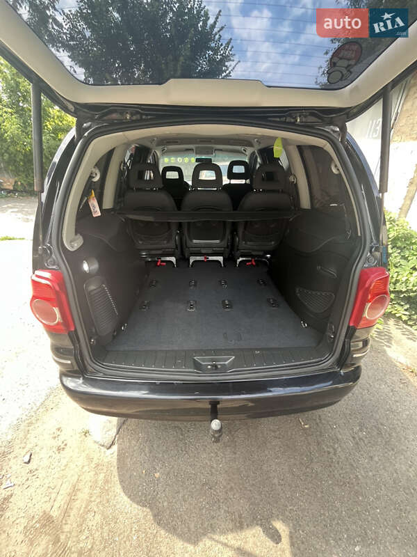 Минивэн Volkswagen Sharan 2006 в Киеве