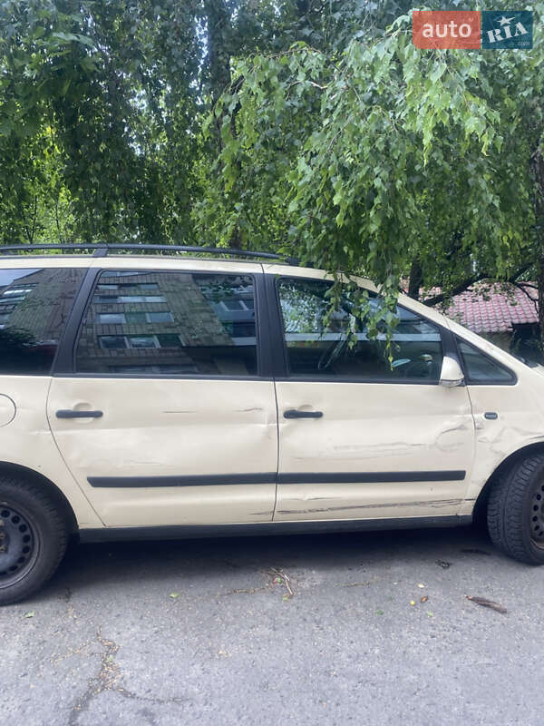 Минивэн Volkswagen Sharan 2009 в Ровно