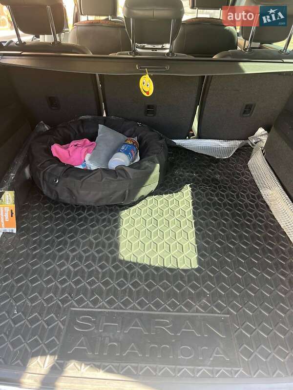 Минивэн Volkswagen Sharan 2015 в Киеве