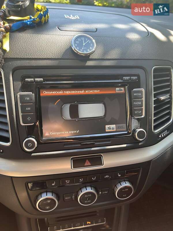 Минивэн Volkswagen Sharan 2015 в Киеве