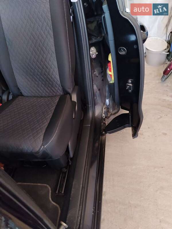 Минивэн Volkswagen Sharan 2013 в Звягеле