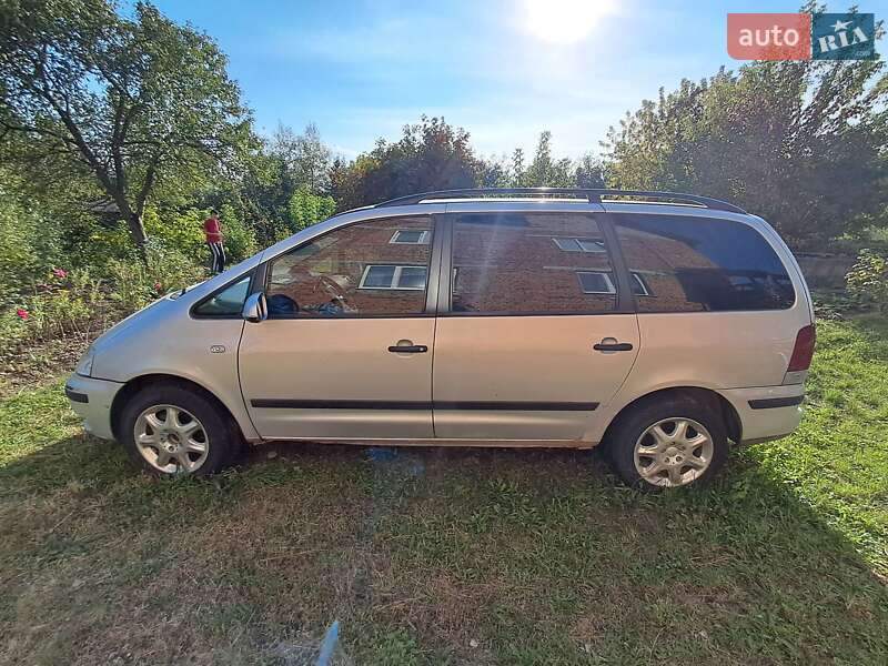 Минивэн Volkswagen Sharan 2003 в Черновцах