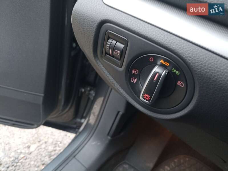 Минивэн Volkswagen Sharan 2012 в Староконстантинове