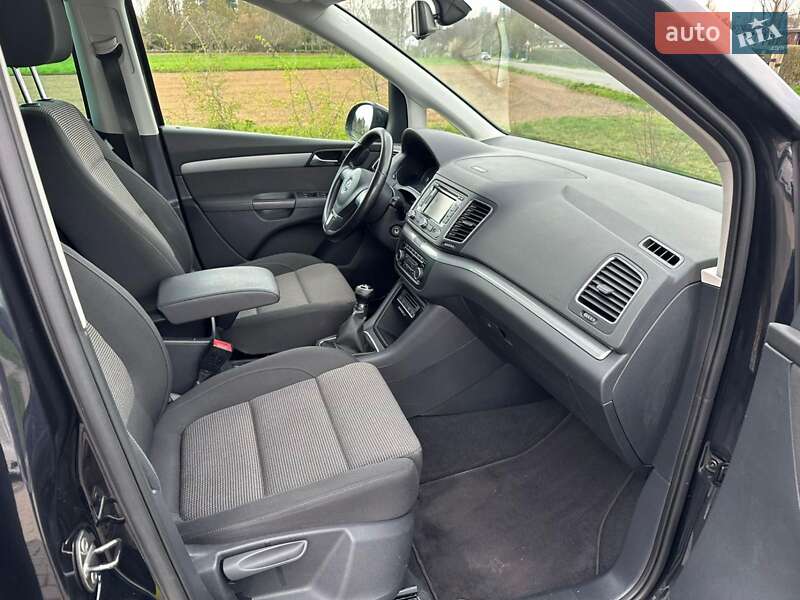 Минивэн Volkswagen Sharan 2011 в Остроге
