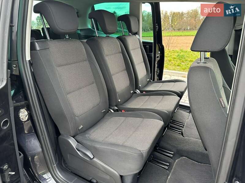 Минивэн Volkswagen Sharan 2011 в Остроге