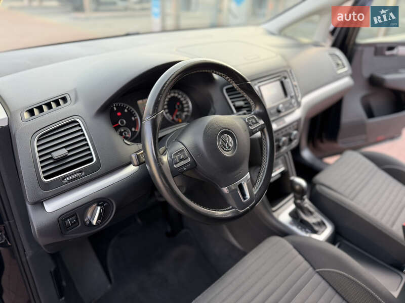 Минивэн Volkswagen Sharan 2014 в Ровно