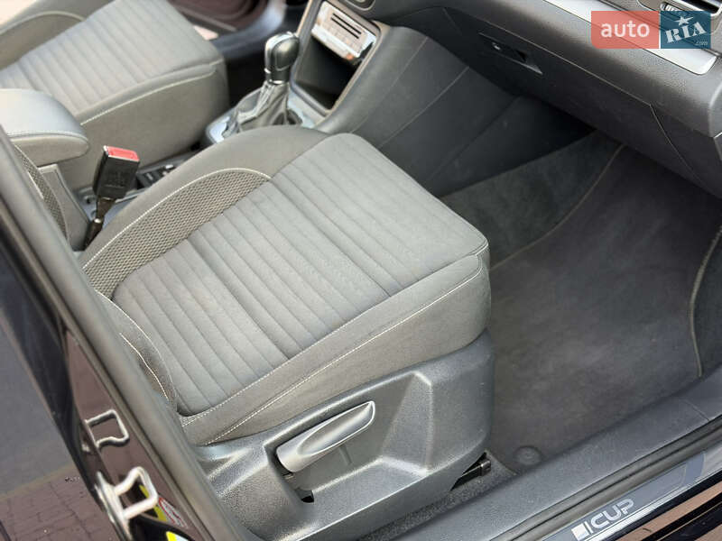 Минивэн Volkswagen Sharan 2014 в Ровно