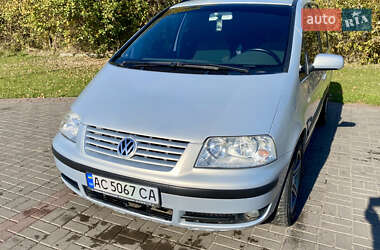 Минивэн Volkswagen Sharan 2002 в Нововолынске