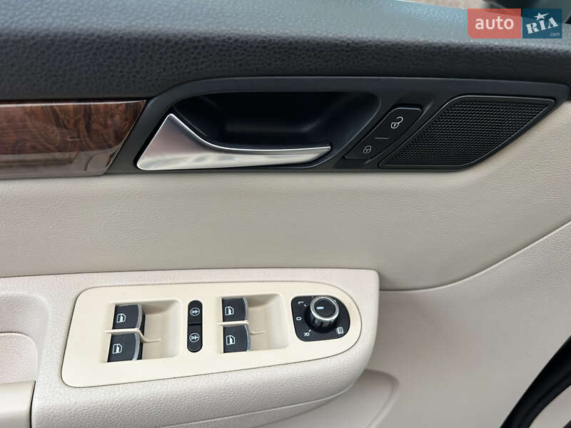 Минивэн Volkswagen Sharan 2011 в Белой Церкви