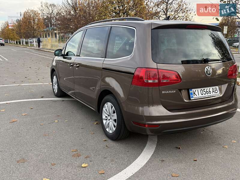 Минивэн Volkswagen Sharan 2011 в Буче