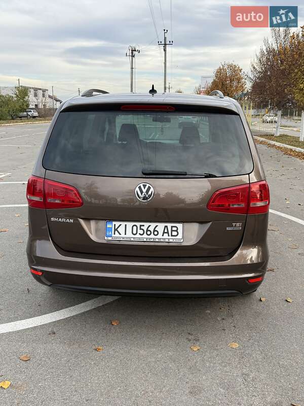 Минивэн Volkswagen Sharan 2011 в Буче