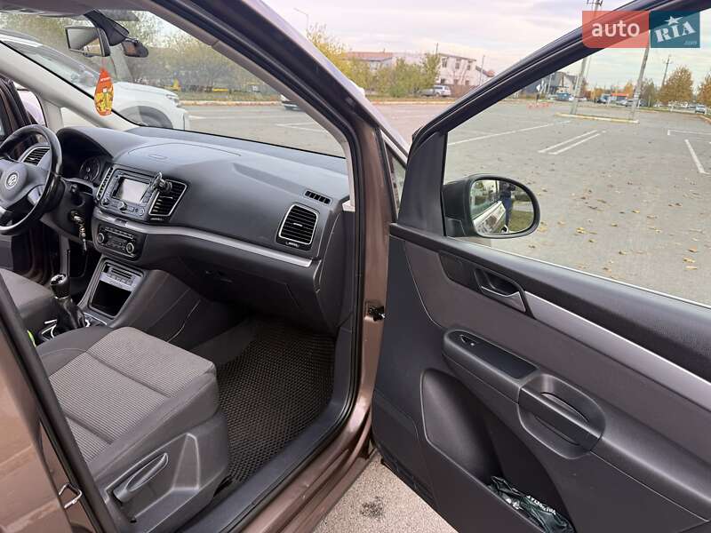 Минивэн Volkswagen Sharan 2011 в Буче