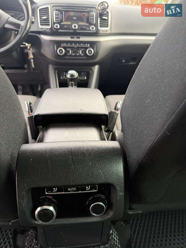 Минивэн Volkswagen Sharan 2011 в Буче
