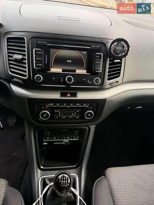 Минивэн Volkswagen Sharan 2011 в Буче