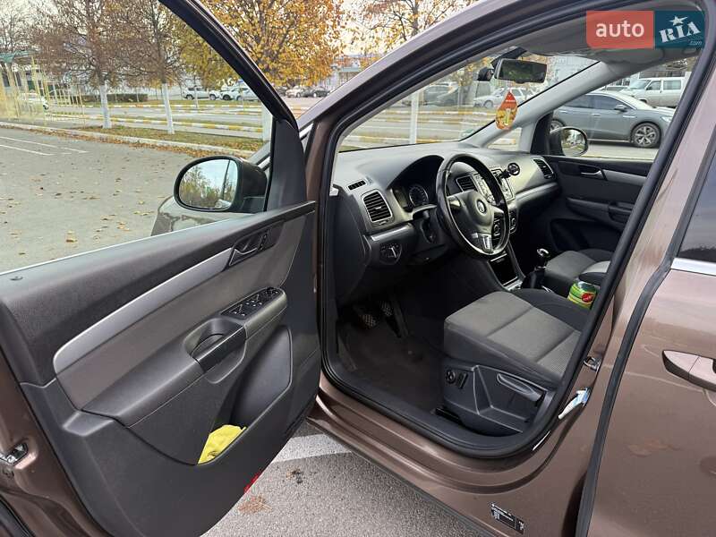 Минивэн Volkswagen Sharan 2011 в Буче