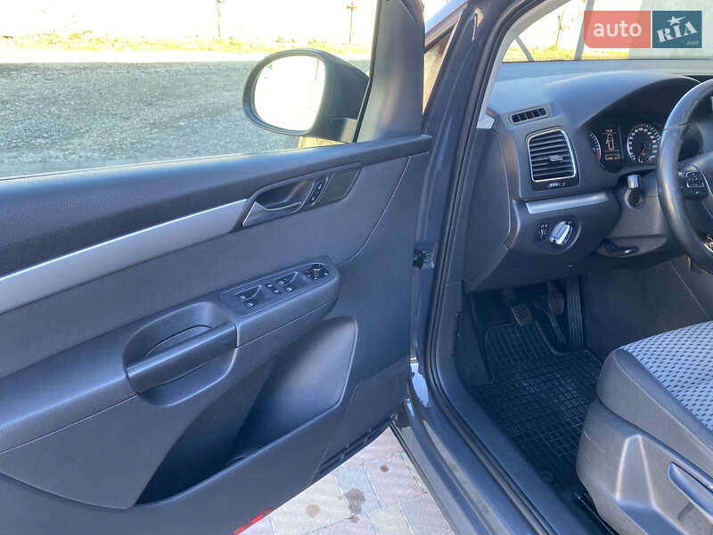 Минивэн Volkswagen Sharan 2012 в Долине