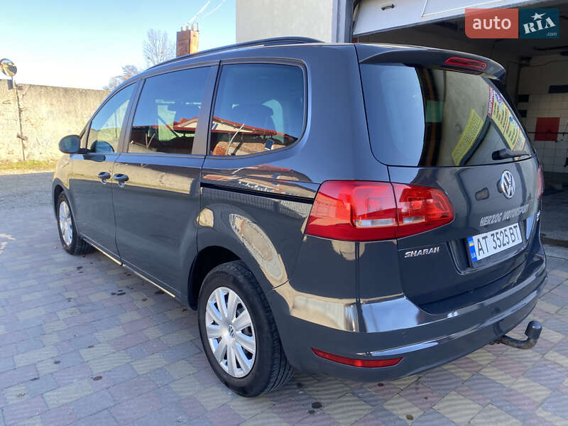 Минивэн Volkswagen Sharan 2012 в Долине