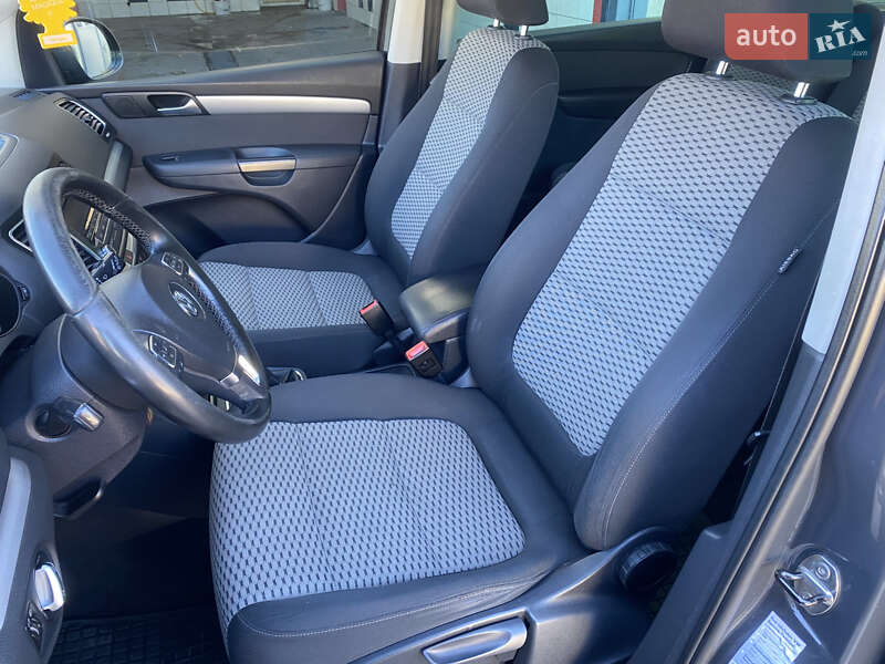 Минивэн Volkswagen Sharan 2012 в Долине