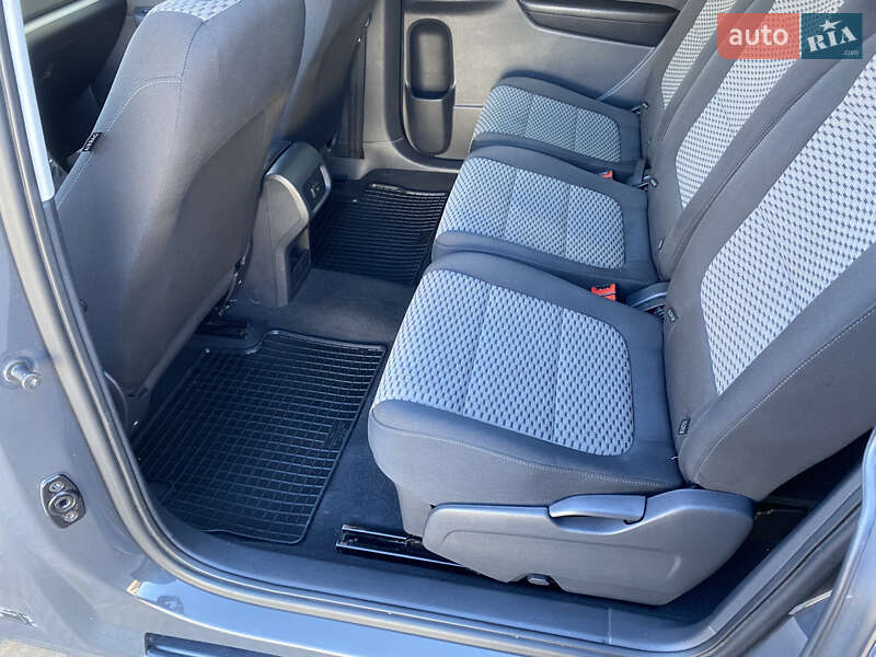 Минивэн Volkswagen Sharan 2012 в Долине