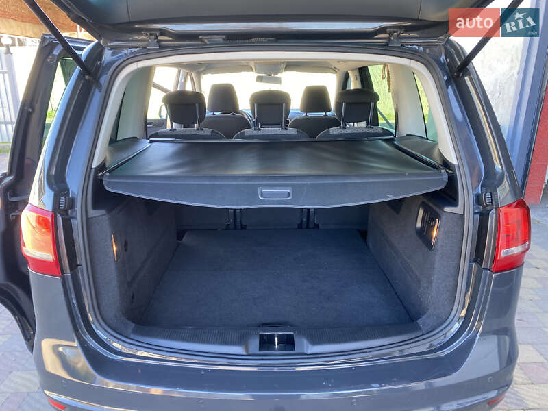 Минивэн Volkswagen Sharan 2012 в Долине