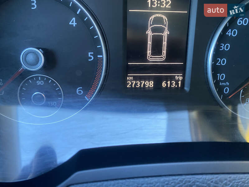 Минивэн Volkswagen Sharan 2012 в Долине