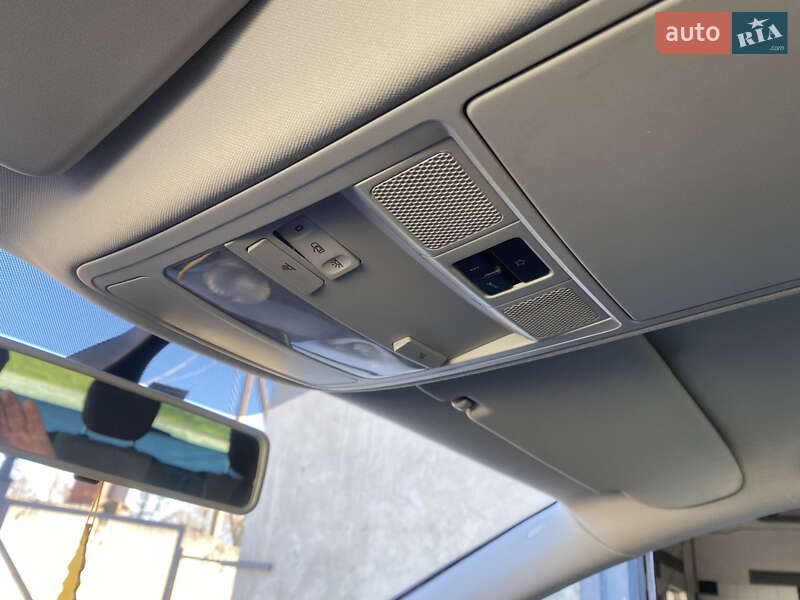 Минивэн Volkswagen Sharan 2012 в Долине