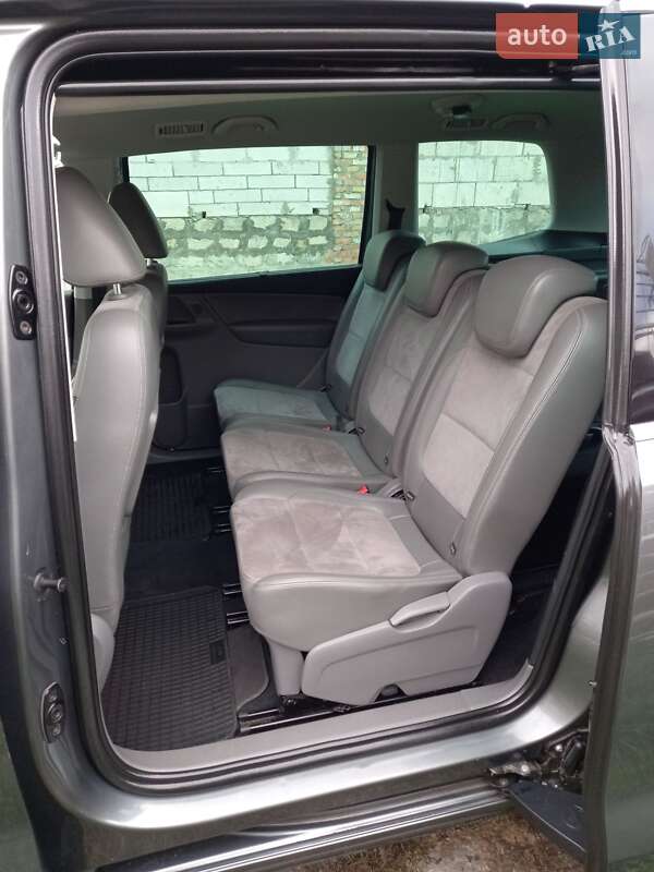 Минивэн Volkswagen Sharan 2011 в Житомире