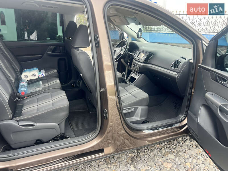 Минивэн Volkswagen Sharan 2012 в Ромнах