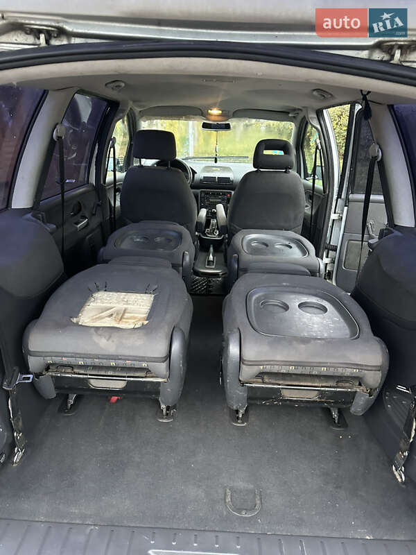 Минивэн Volkswagen Sharan 2001 в Вижнице