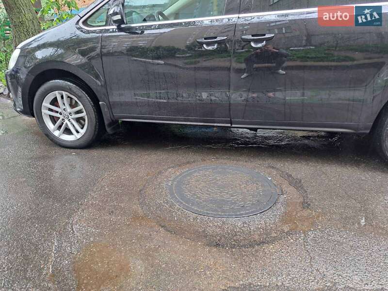 Минивэн Volkswagen Sharan 2011 в Литине