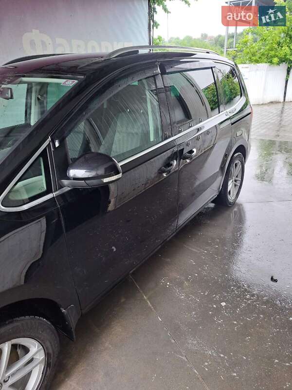 Минивэн Volkswagen Sharan 2011 в Литине