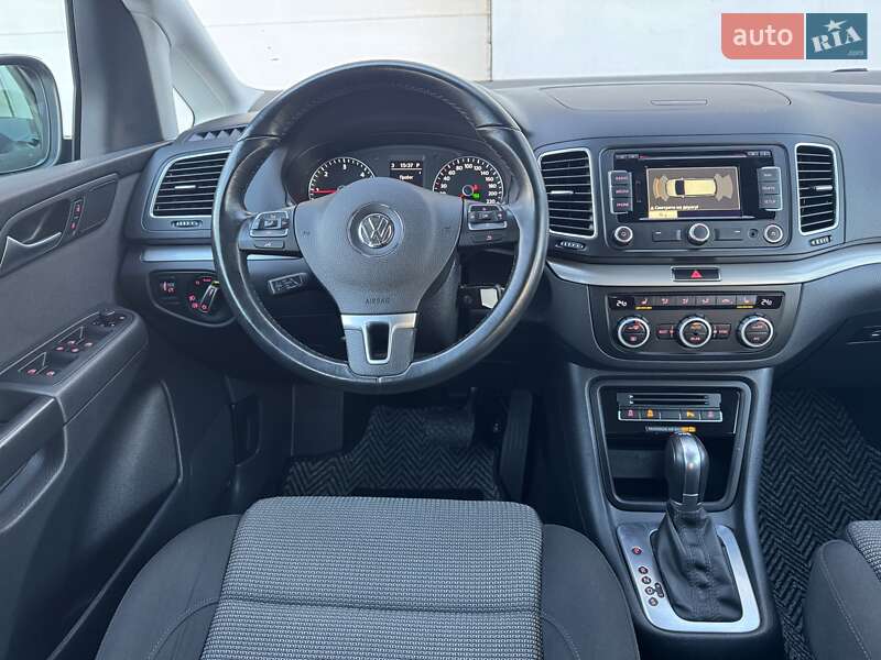 Минивэн Volkswagen Sharan 2015 в Сарнах