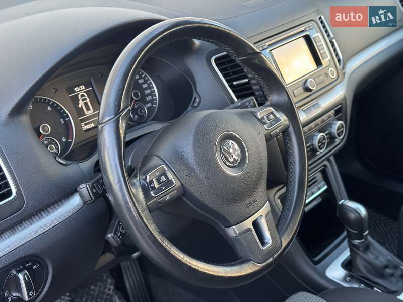 Минивэн Volkswagen Sharan 2015 в Сарнах