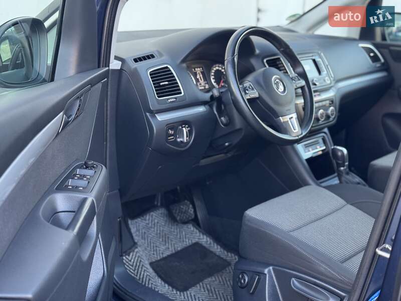 Минивэн Volkswagen Sharan 2015 в Сарнах